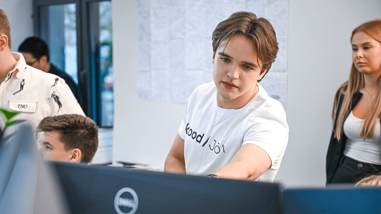 EBS Bachelor's business technology student